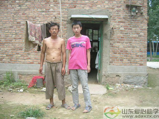 周继朋和叔叔.JPG