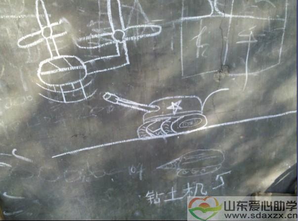 坦克飞机钻土机.jpg
