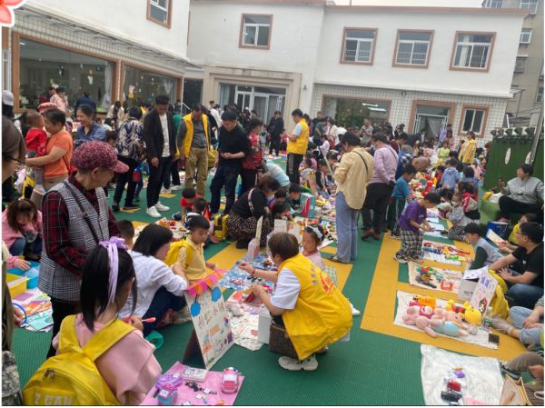 济南安可宝贝幼儿园携手紫藤花助学济南站爱心义卖助学活动开幕